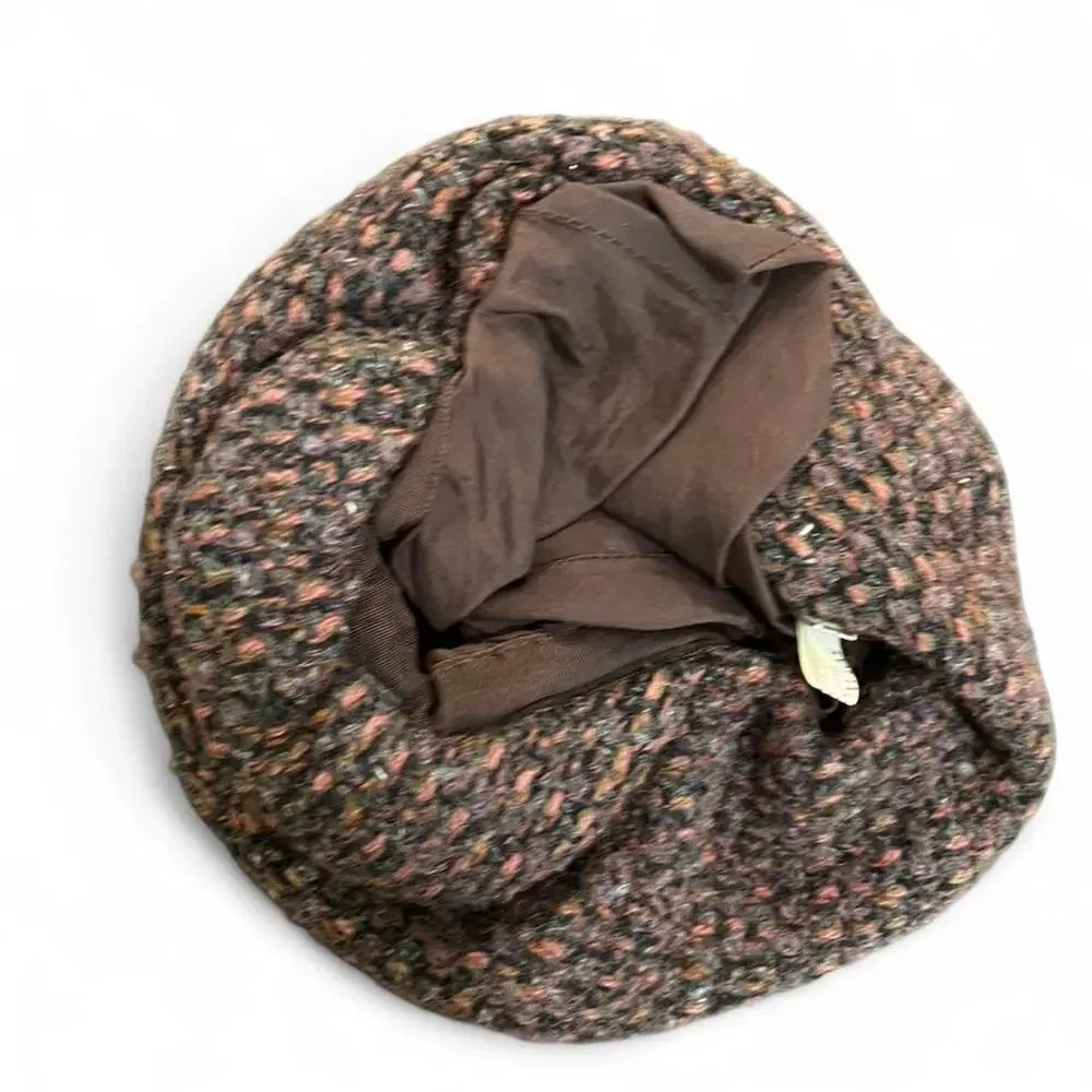 Multicoloured knitted beret with a
